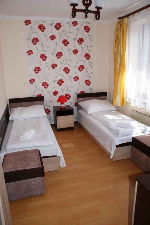Pensjonat Pod Lwem Niechorze Bagian luar foto