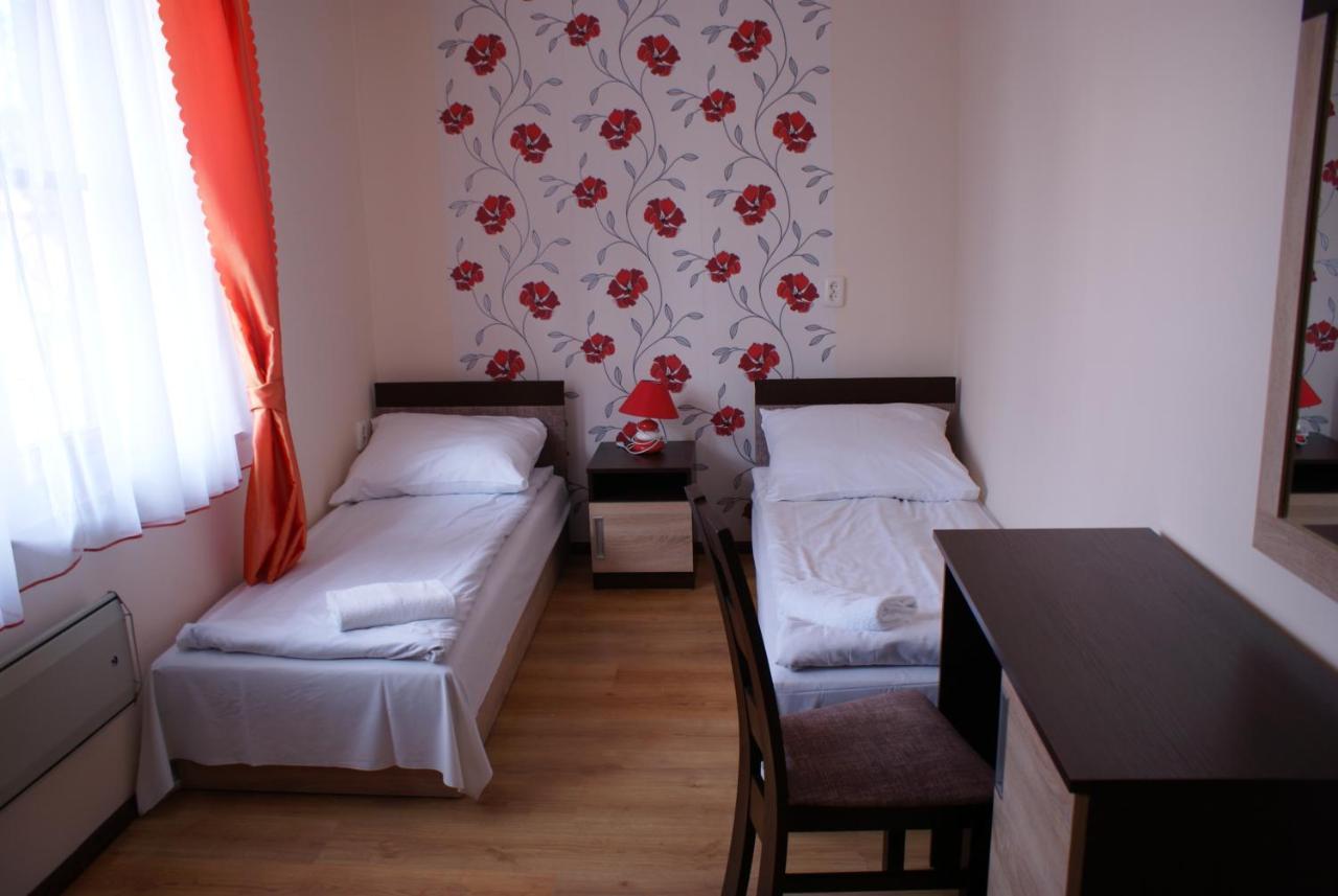 Pensjonat Pod Lwem Niechorze Bagian luar foto