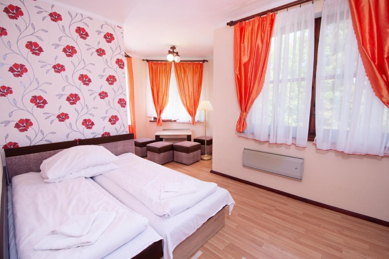 Pensjonat Pod Lwem Niechorze Bagian luar foto